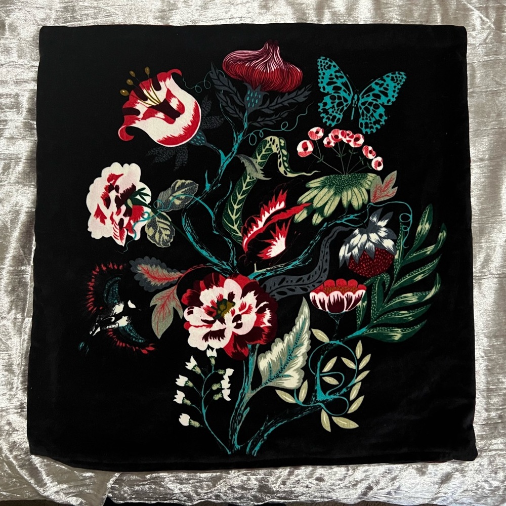 IKEA Saralena Velvet Pillow cover Black Floral Botanical Print 20 x 20